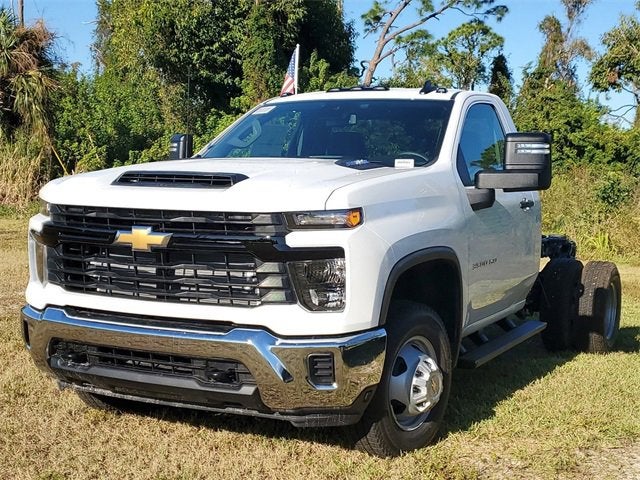 2025 Chevrolet Silverado 3500 HD WT DRW