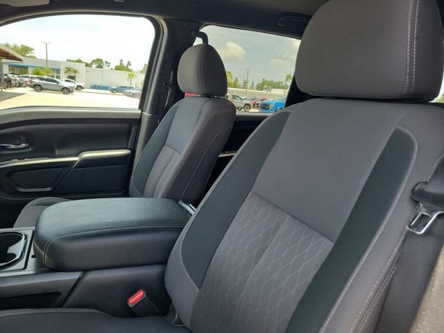 2023 Nissan Titan SV