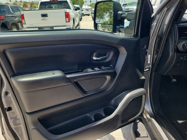 2023 Nissan Titan SV