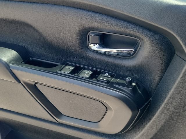 2023 Nissan Titan SV