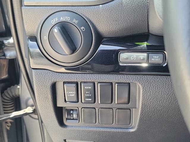 2023 Nissan Titan SV