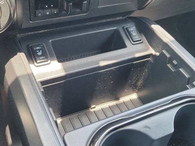 2023 Nissan Titan SV