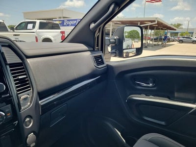 2023 Nissan Titan SV