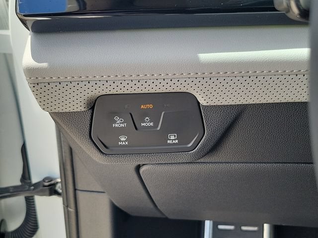 2024 Volkswagen Atlas 2.0T Peak Edition SEL