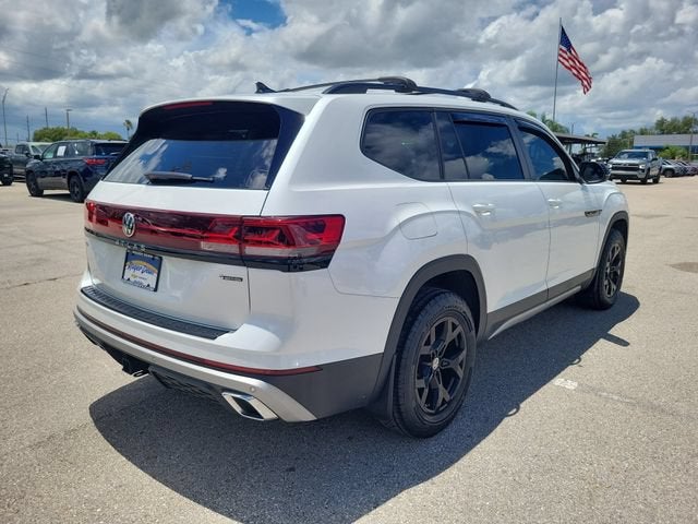 2024 Volkswagen Atlas 2.0T Peak Edition SEL