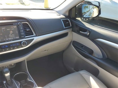 2019 Toyota Highlander SE
