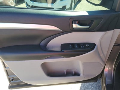 2019 Toyota Highlander SE