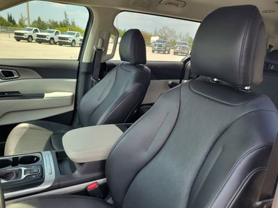 2023 Kia Carnival LX