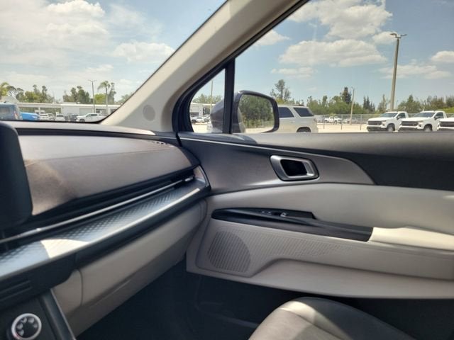 2023 Kia Carnival LX