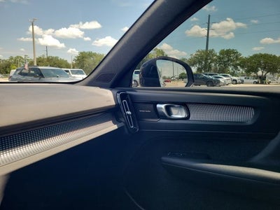 2019 Volvo XC40 Momentum