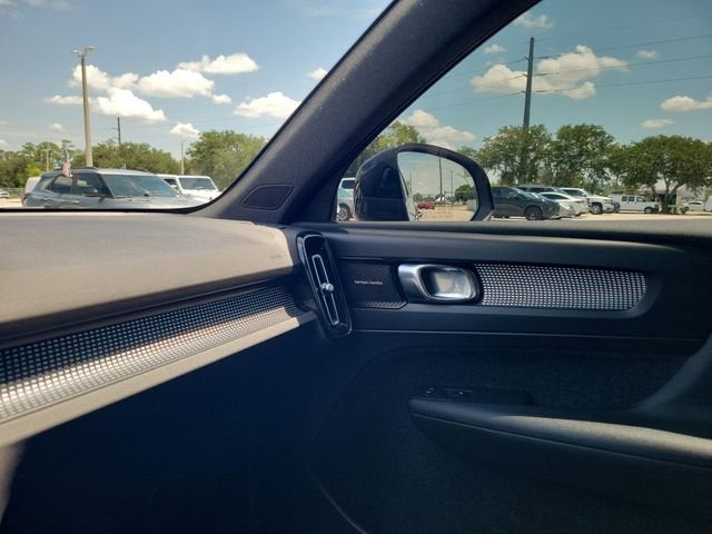 2019 Volvo XC40 Momentum
